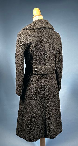 FAUCONNEAU Fourrures
Manteau 3/4 en astrakan...
