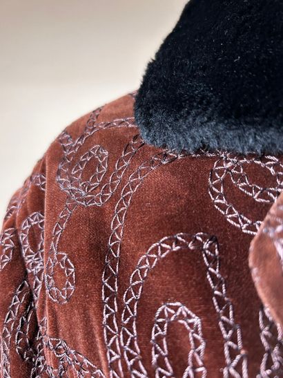 KENZO, bolduc numéroté 11810-19-05 (?)
Manteau...