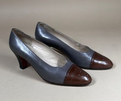 CHANEL 
Réunion de deux paires d'escarpins,...