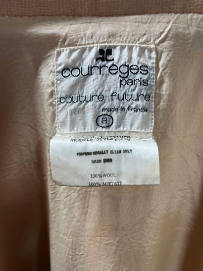 COURRÈGES Couture future, n° 0026034
Cape...