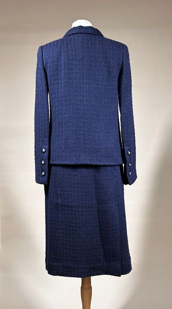 CHANEL Création 
Tailleur en tweed marine...