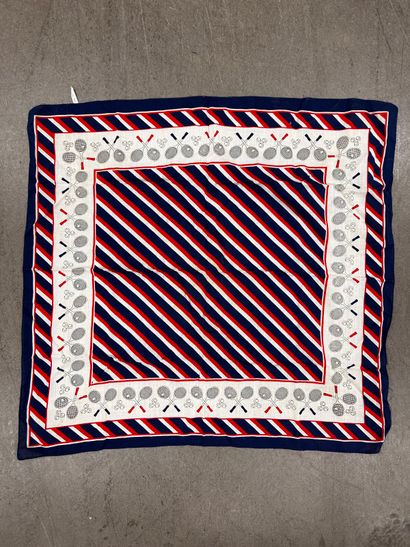 HERMÈS Paris
Carré en twill de soie imprimé,...