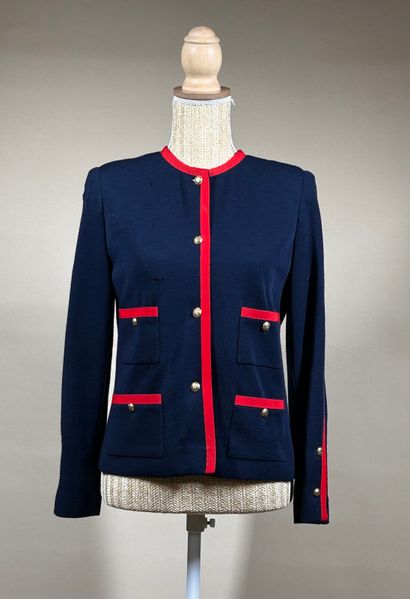 CHANEL Boutique 
Veste en jersey marine gansé...