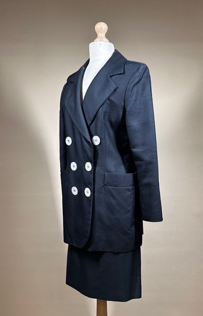 CHRISTIAN DIOR Boutique, n° 62987 et 31496
Ensemble...