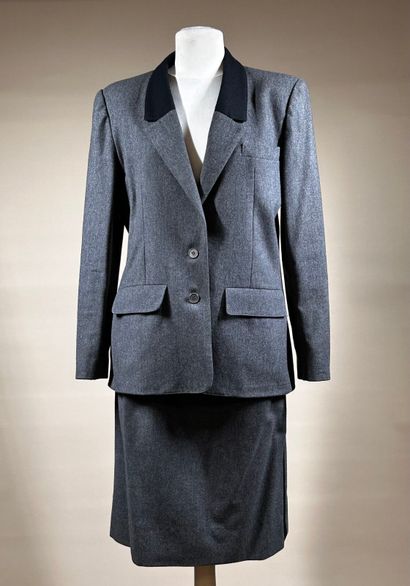 CHRISTIAN DIOR Boutique
Tailleur en drap...