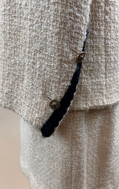CHANEL Créations Paris 
Off-white tweed suit...