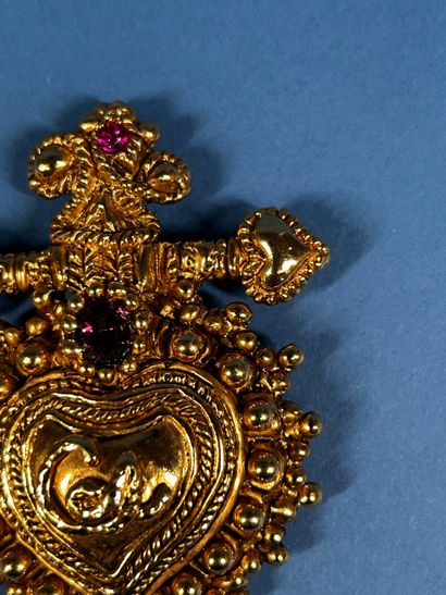 CHRISTIAN LACROIX, Noël 1989 
Broche cœur...