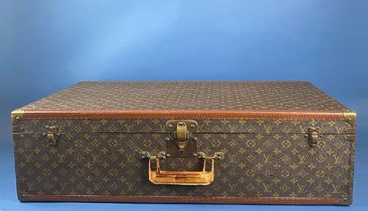LOUIS VUITTON, avenue Marceau n°907386.
Bisten...