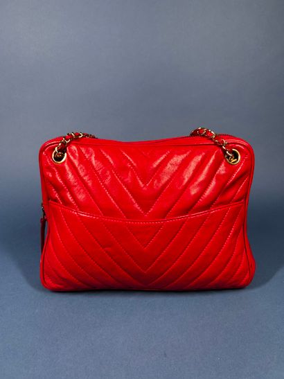 CHANEL 
Red chevron quilted leather bag,...