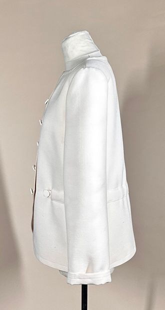 COURRÈGES Paris 
Veste en lainage ivoire...