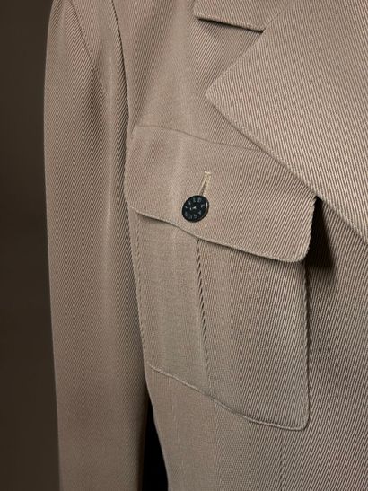 LAGERFELD 
Lot de deux vestes en gabardine...