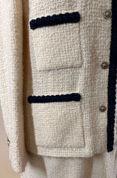 CHANEL Créations Paris 
Off-white tweed suit...