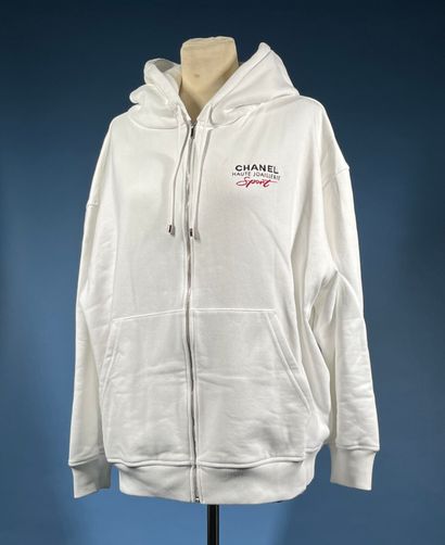 CHANEL 
White cotton hoodie, embroidered...