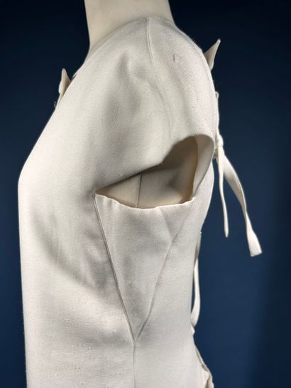 COURRÈGES 
Robe longue blanche à encolure...