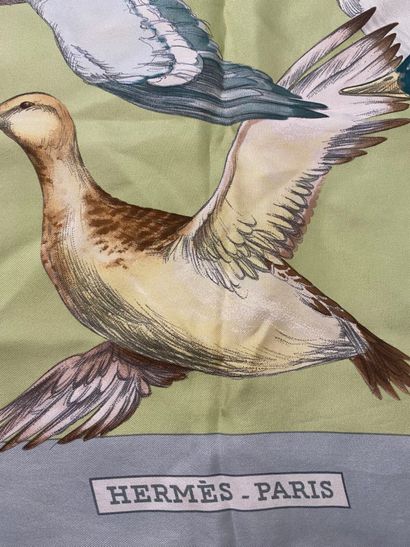 HERMÈS Paris.
Carré en twill de soie imprimée...