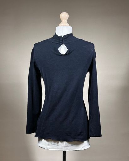 KARL LAGERFELD 
Ensemble de trois tops en...