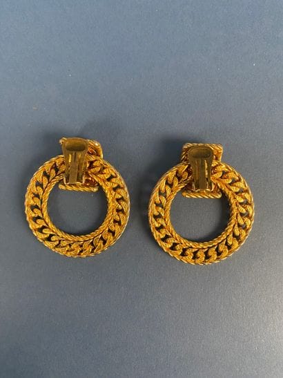Dans le goût de CHANEL
Paire de clips d'oreilles...