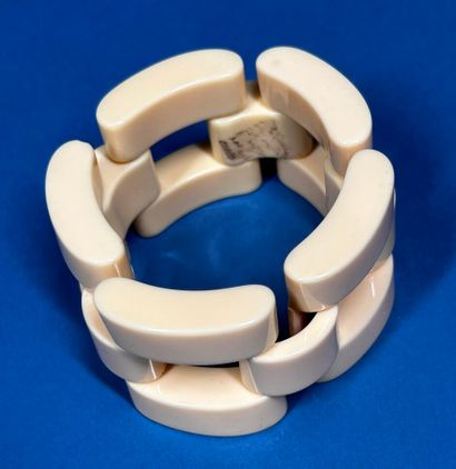 AGATHA Vintage 
Wide-link bracelet in ivory-colored...