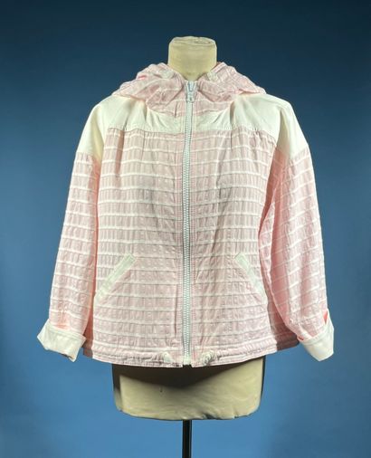 COURRÈGES Paris 
Blouson court en coton rose...