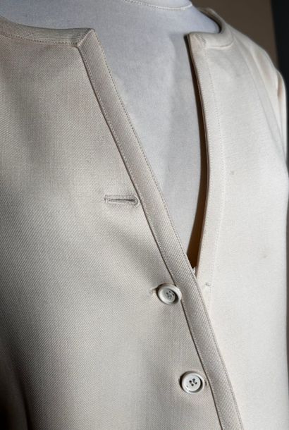 COURRÈGES Paris 
Tailleur en gabardine de...