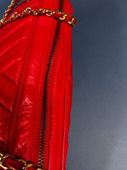 CHANEL 
Red chevron quilted leather bag,...