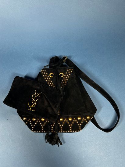 YVES SAINT LAURENT 
Petit sac sceau en daim...