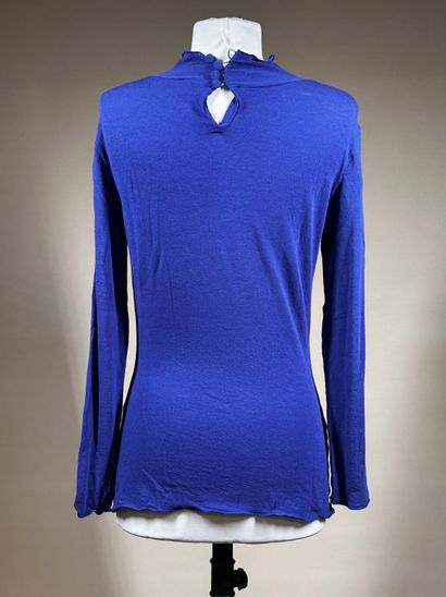 KARL LAGERFELD 
Ensemble de trois tops en...