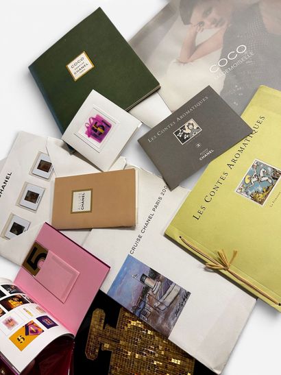 [CHANEL PARFUM]
Ensemble de documentations...