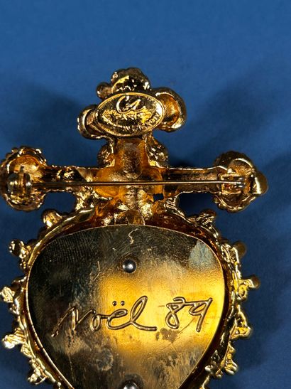 CHRISTIAN LACROIX, Noël 1989 
Broche cœur...