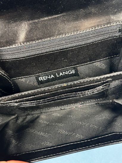 RENA LANGE
Pochette en cuir glacé noir faisant...