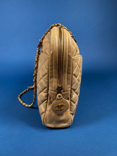 CHANEL 
Camera