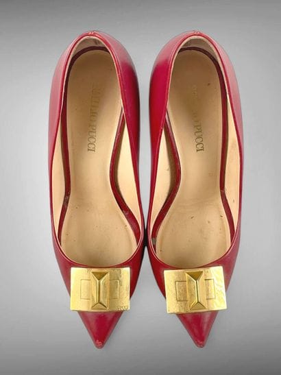 EMILIO PUCCI
Paire d'escarpins en cuir rouge...