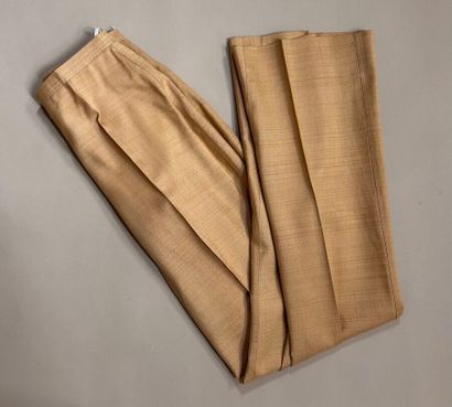 COURRÈGES Paris 
Tailleur en viscose sable...