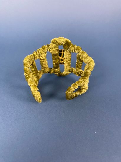 Prototype de défilé non signé 
Bracelet manchette...