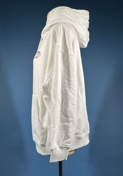CHANEL 
White cotton hoodie, embroidered...