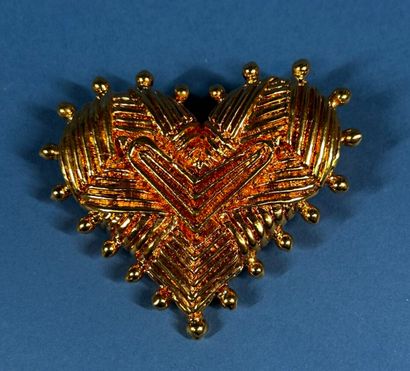 Attribuée à CHRISTIAN LACROIX
Broche en métal...