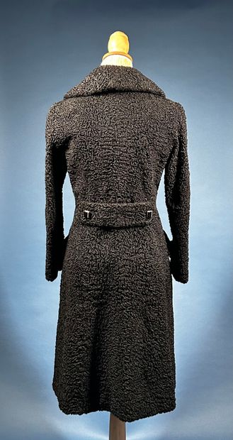 FAUCONNEAU Fourrures
Manteau 3/4 en astrakan...