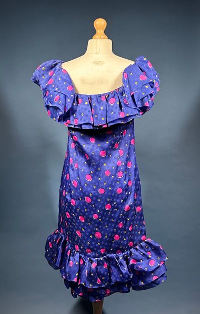 GIVENCHY nouvelle boutique 
Robe bleue à...