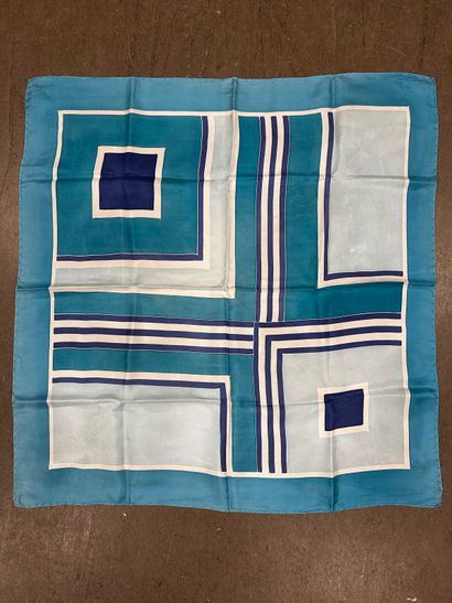 HERMÈS Paris
Carré en twill de soie imprimé,...