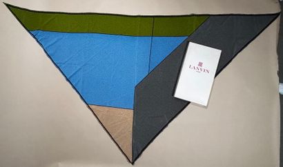 LANVIN 
Grand foulard triangle en soie imprimée...