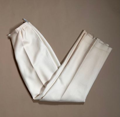 COURRÈGES Paris 
Tailleur en gabardine de...