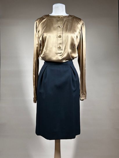 UNGARO PARALLELE 
Blouse en soie mordorée...