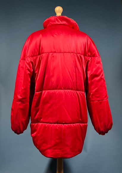 YVES SAINT LAURENT 
Doudoune réversible satinée...