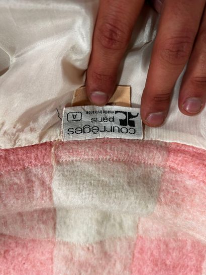 COURRÈGES Paris 
Manteau 7/8e en laine et...