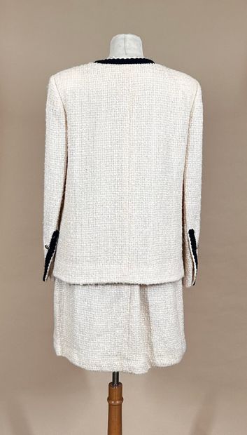 CHANEL Créations Paris 
Off-white tweed suit...