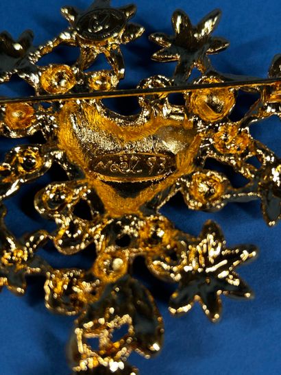 CHRISTIAN LACROIX, Noël 1993 
Broche en métal...