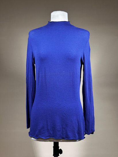 KARL LAGERFELD 
Ensemble de trois tops en...