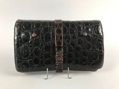 CÉLINE, circa 1970
Petit sac en croco marron,...