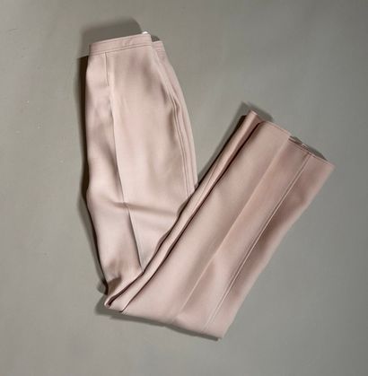 COURRÈGES Paris 
Tailleur pantalon en gabardine...
