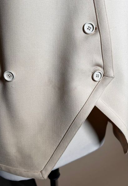 COURRÈGES Paris 
Tailleur en gabardine de...